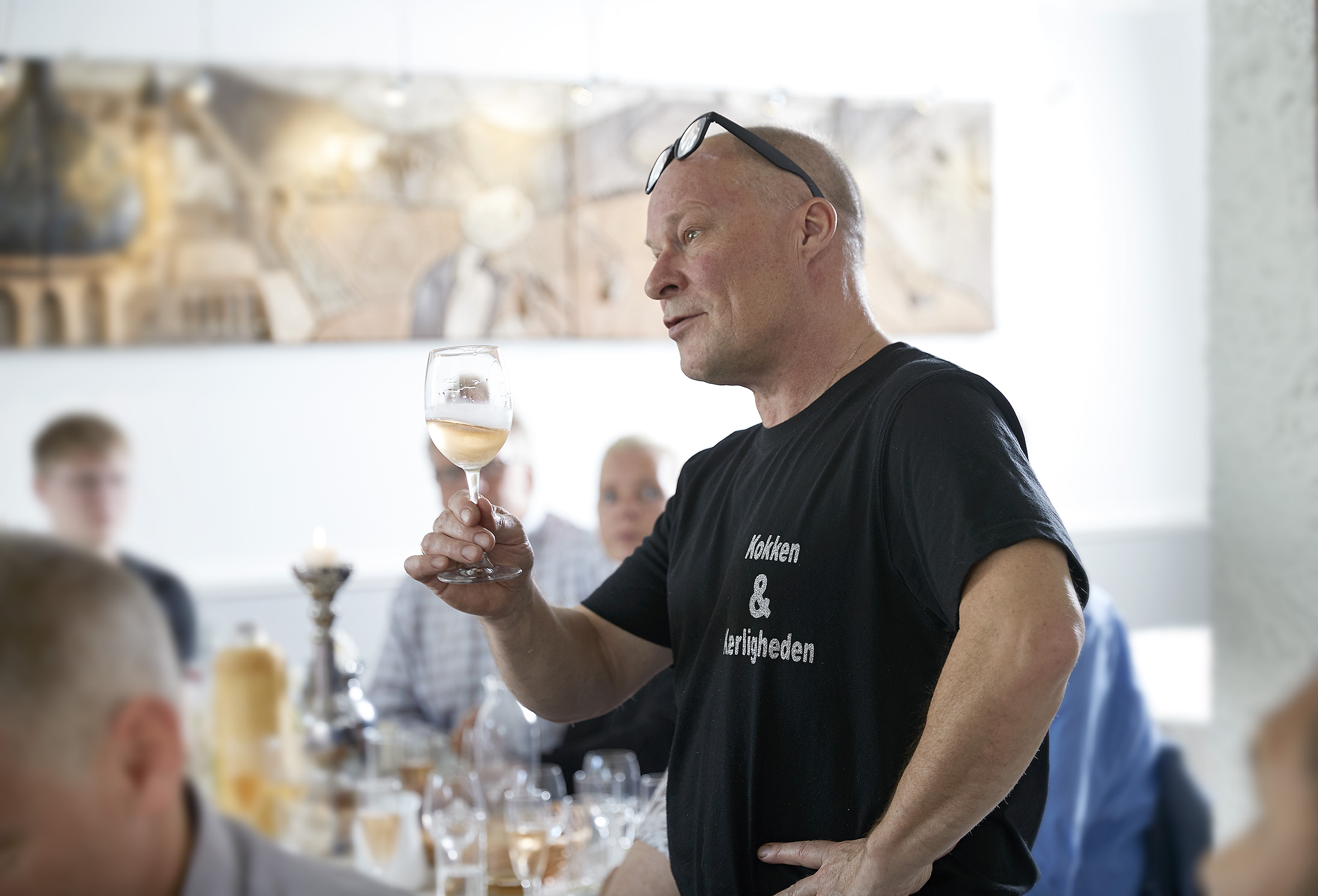 Pedro Hørning laver vinsmagning med egne importerede spanske vine
